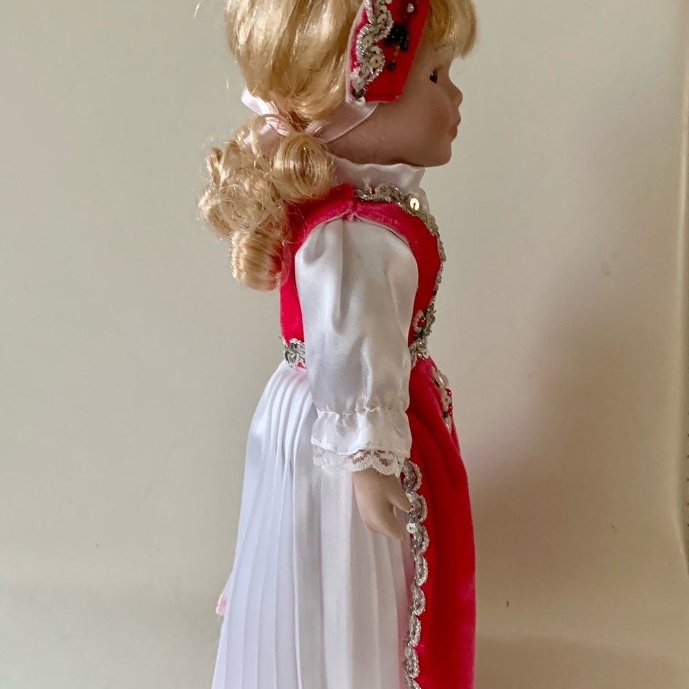 Porcelain Doll - Picture 6 of 11